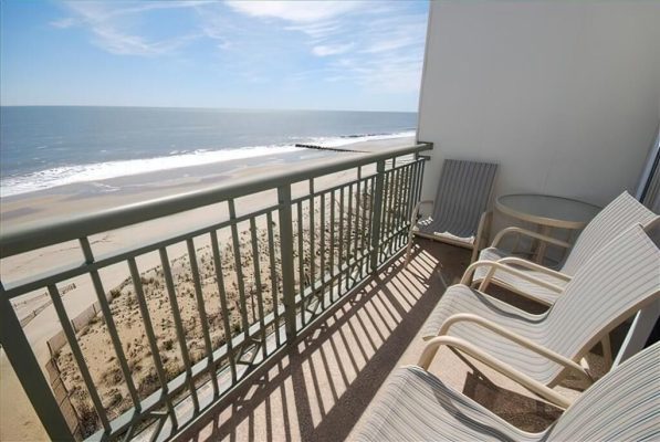 edgewater house balcony